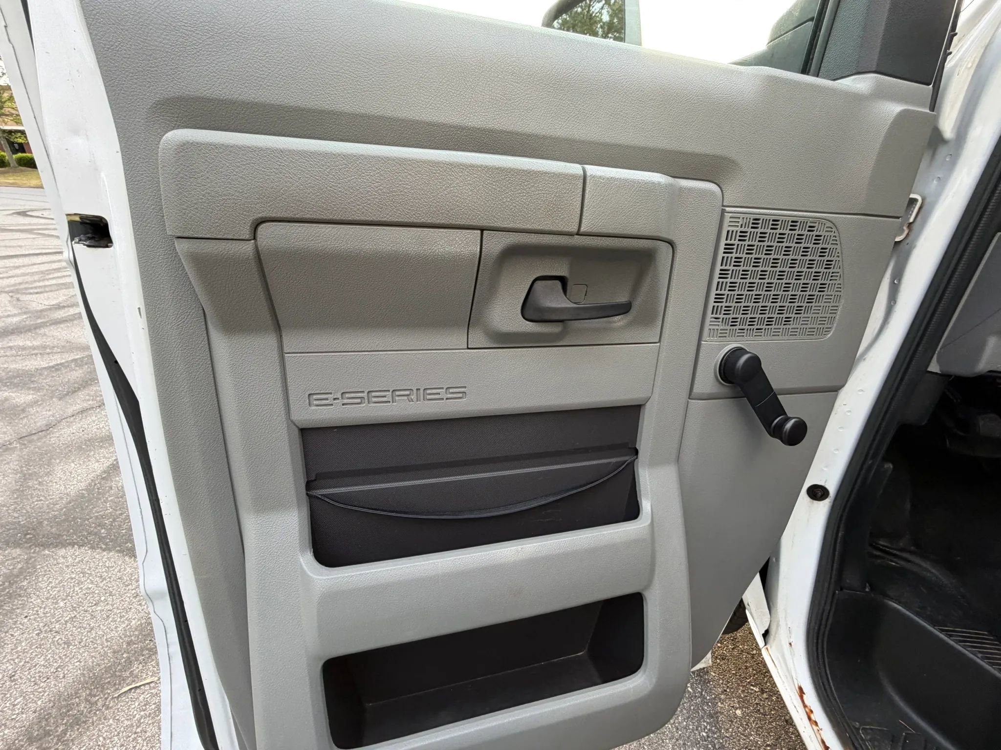 Used 2016 Ford E-350 and Econoline 350 Super Duty RWD image 14