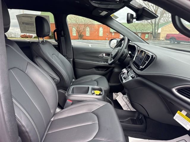 New 2026 Chrysler Pacifica Select image 10