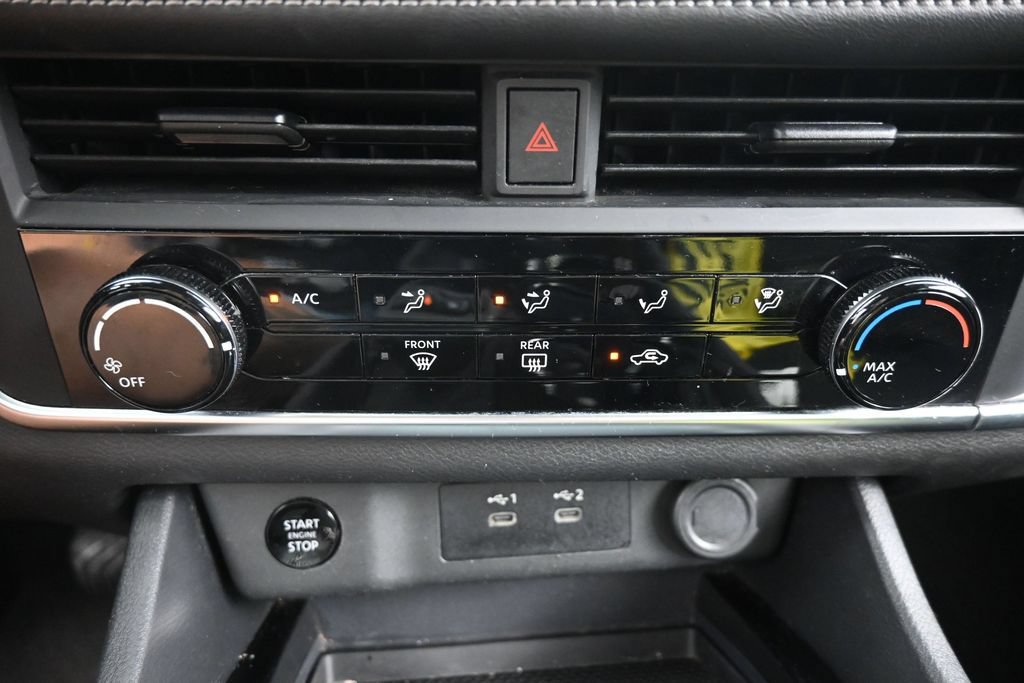 Used 2024 Nissan Rogue S AWD/4WD image 16
