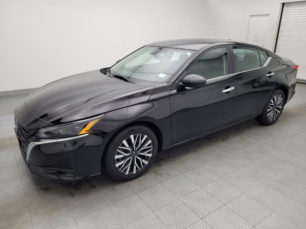 Used 2024 Nissan Altima 2.5 SV image 2