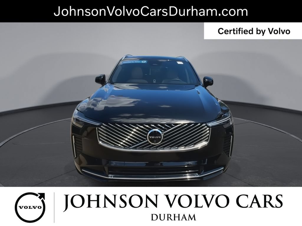 Certified 2025 Volvo XC90 B5 Plus AWD/4WD image 3