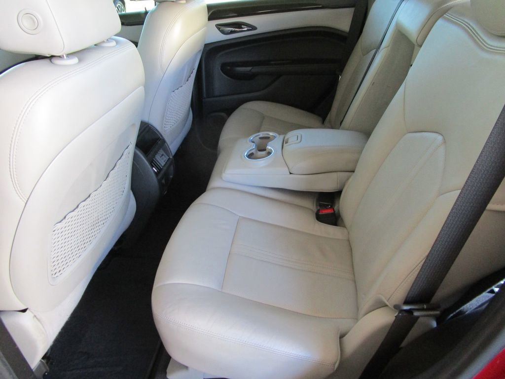 Used 2013 Cadillac SRX Luxury image 16