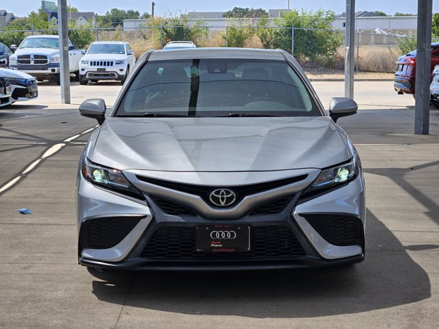 Used 2021 Toyota Camry SE FWD image 2