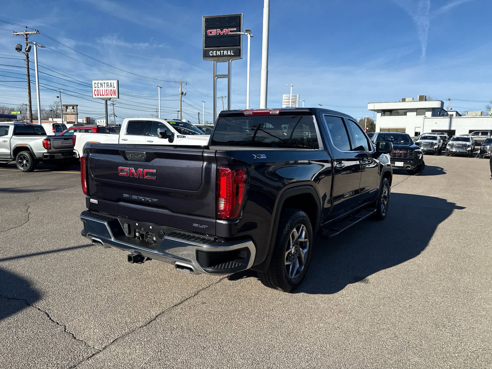 Used 2022 GMC Sierra 1500 SLT AWD/4WD image 5