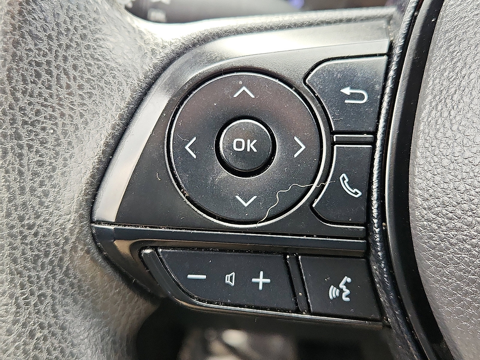 Used 2019 Toyota RAV4 LE image 20