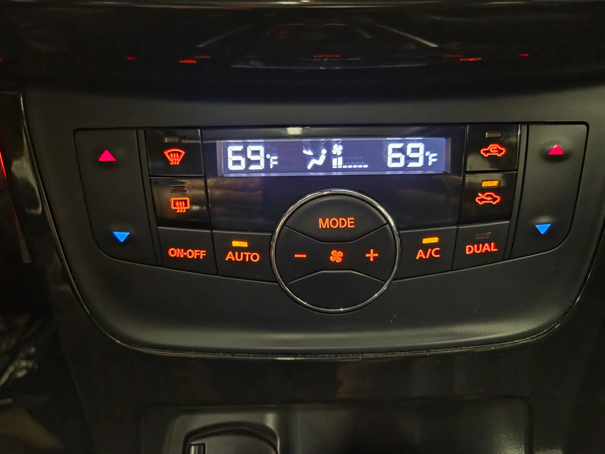 Used 2016 Nissan Sentra SL w/ Technology Package FWD image 27