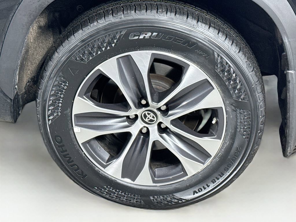 Certified 2024 Toyota Highlander XLE image 10