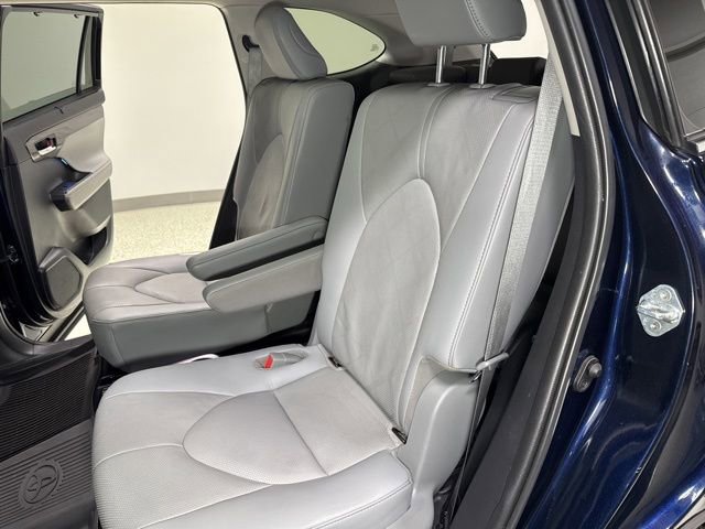 Used 2020 Toyota Highlander Platinum AWD/4WD image 31