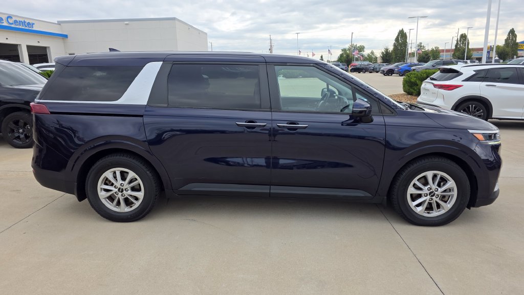 Used 2022 Kia Carnival LX FWD image 6