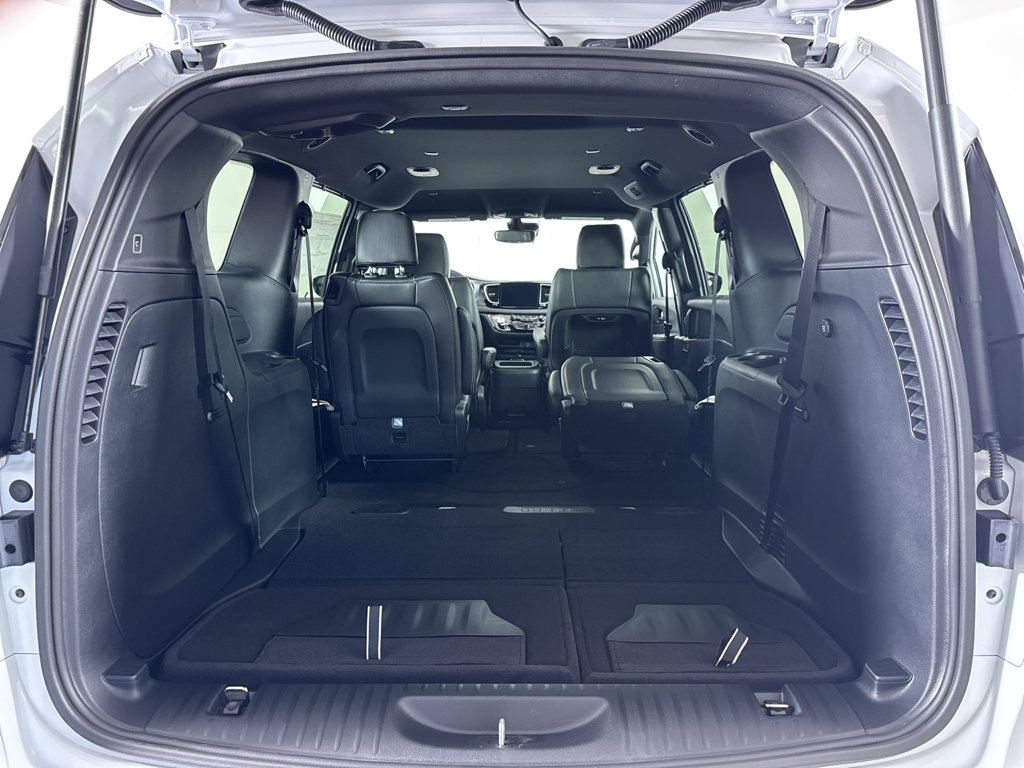 New 2026 Chrysler Pacifica Select image 10