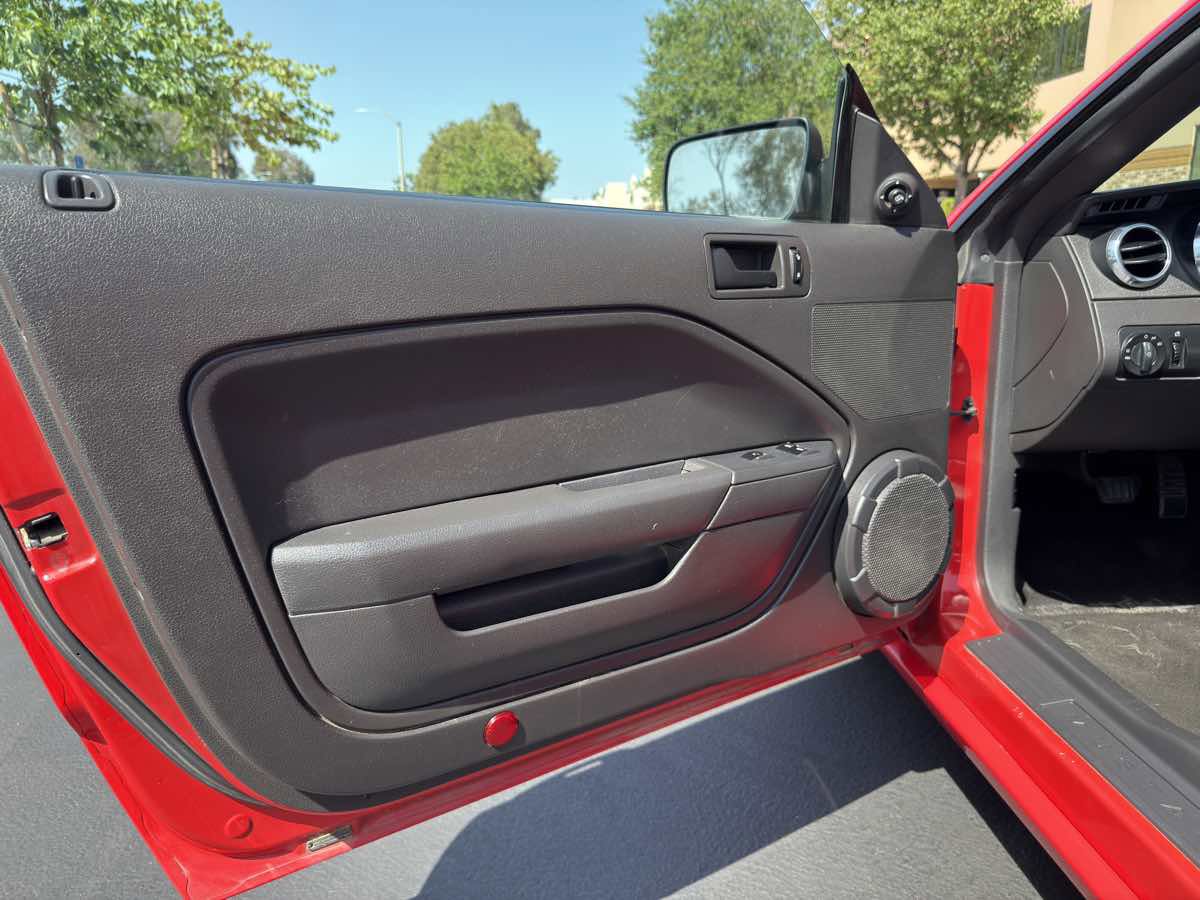 Used 2005 Ford Mustang GT image 29