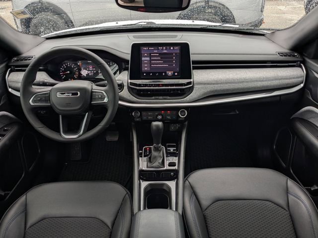 Used 2025 Jeep Compass Latitude w/ Convenience Group image 15
