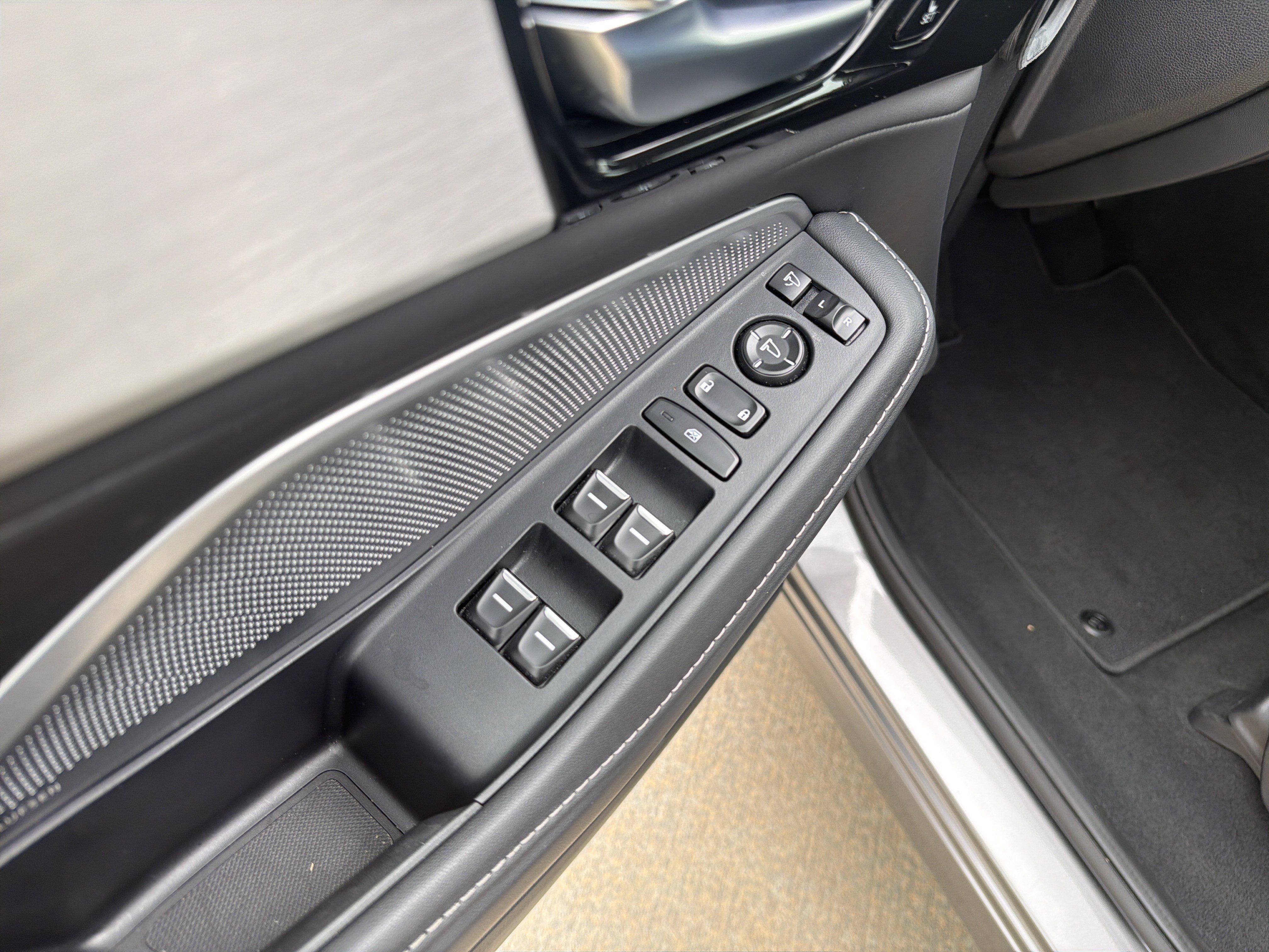 Certified 2025 Acura MDX w/ Technology Package FWD image 15