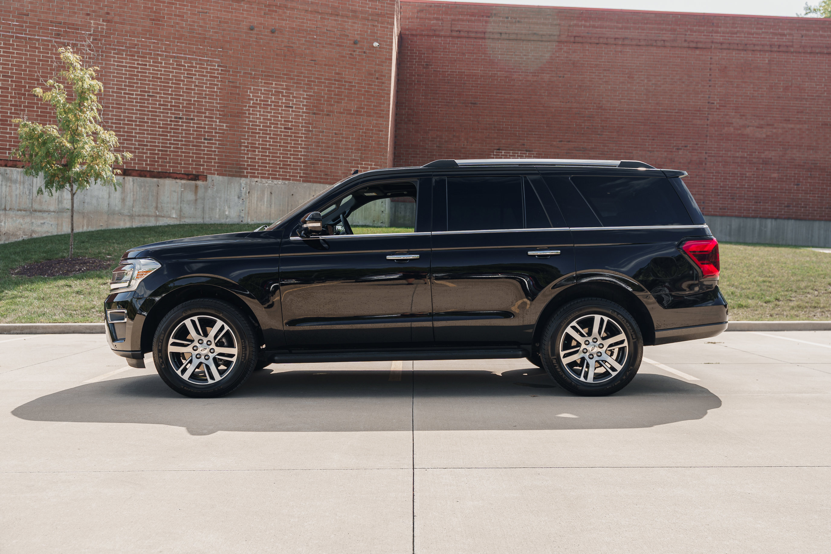 Used 2024 Ford Expedition Limited image 6