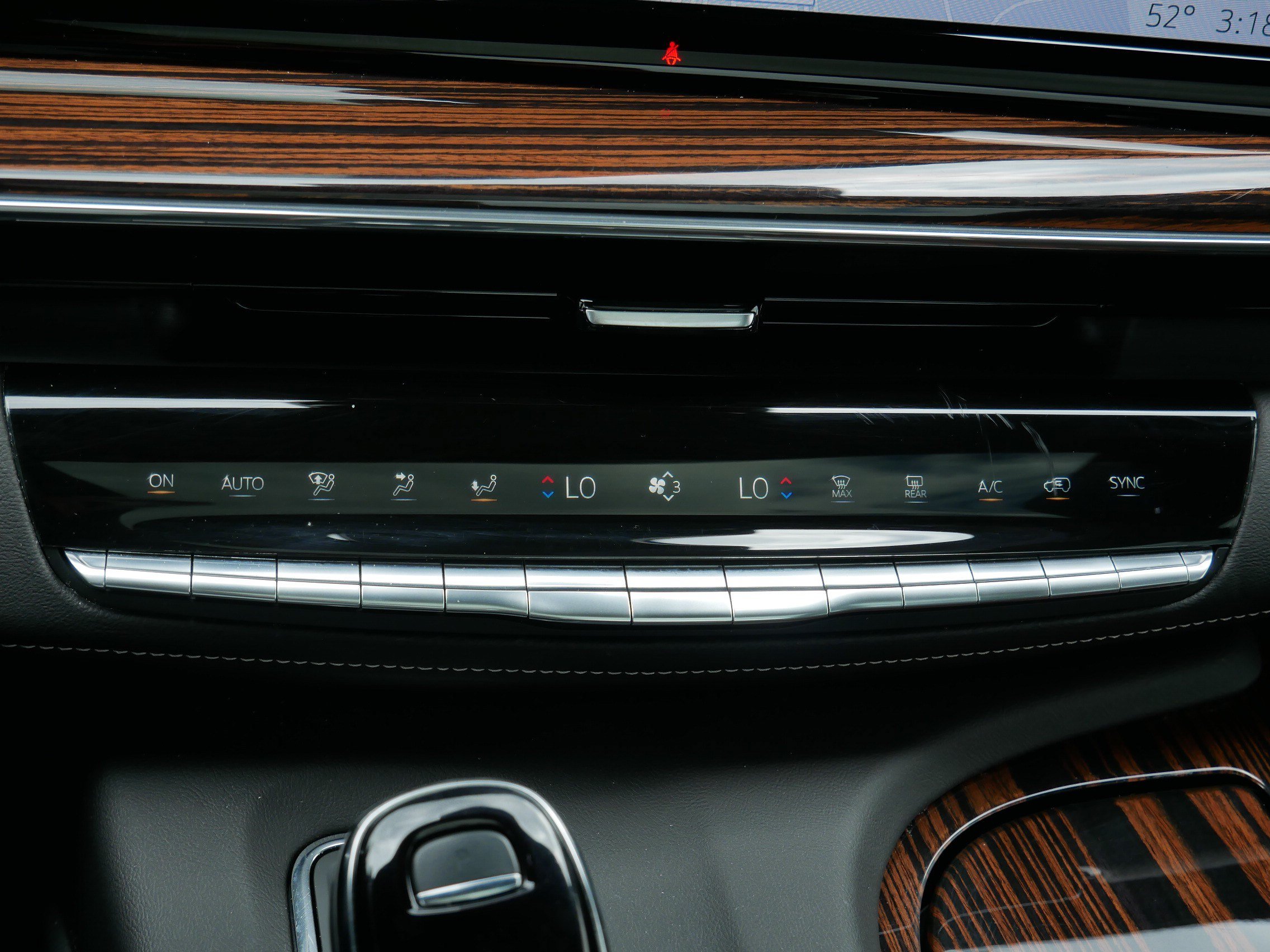 Certified 2023 Cadillac Escalade Premium Luxury w/ Performance Package AWD/4WD image 23