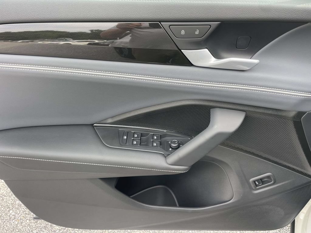 New 2026 Volkswagen Tiguan SEL R-Line AWD/4WD image 19