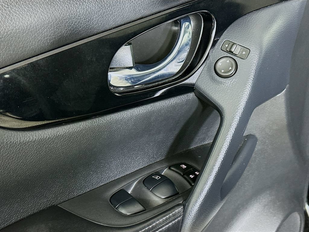 Used 2021 Nissan Rogue Sport SV FWD image 21