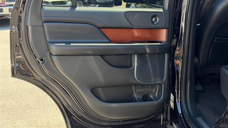 Used 2020 Lincoln Navigator Reserve AWD/4WD image 43