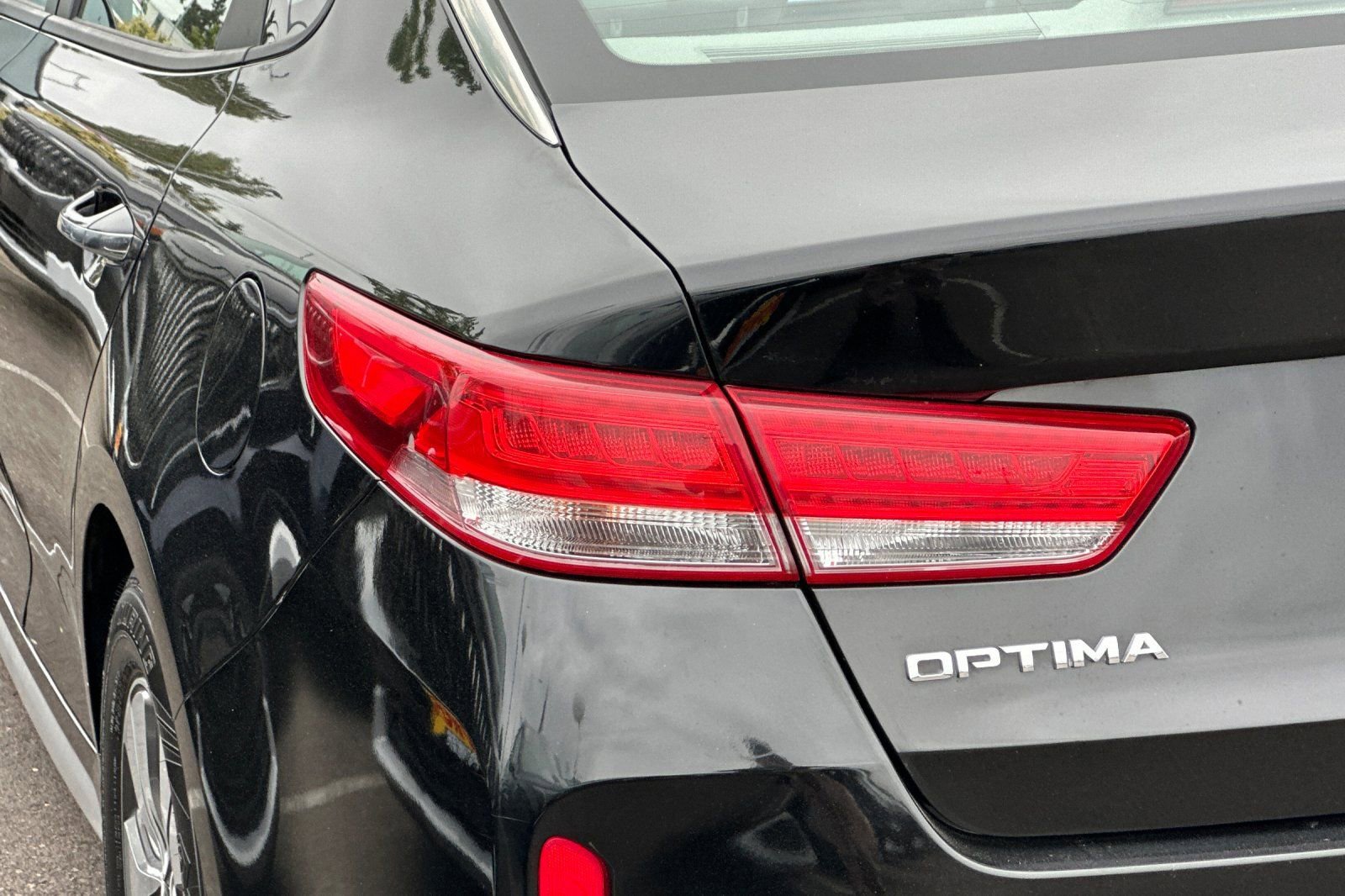 Used 2017 Kia Optima Premium w/ Hybrid Convenience Package FWD image 25
