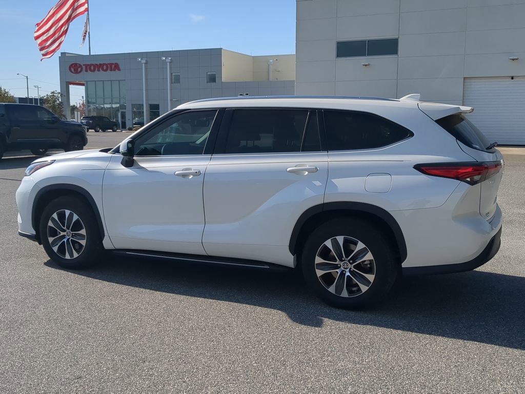 Used 2021 Toyota Highlander XLE image 15