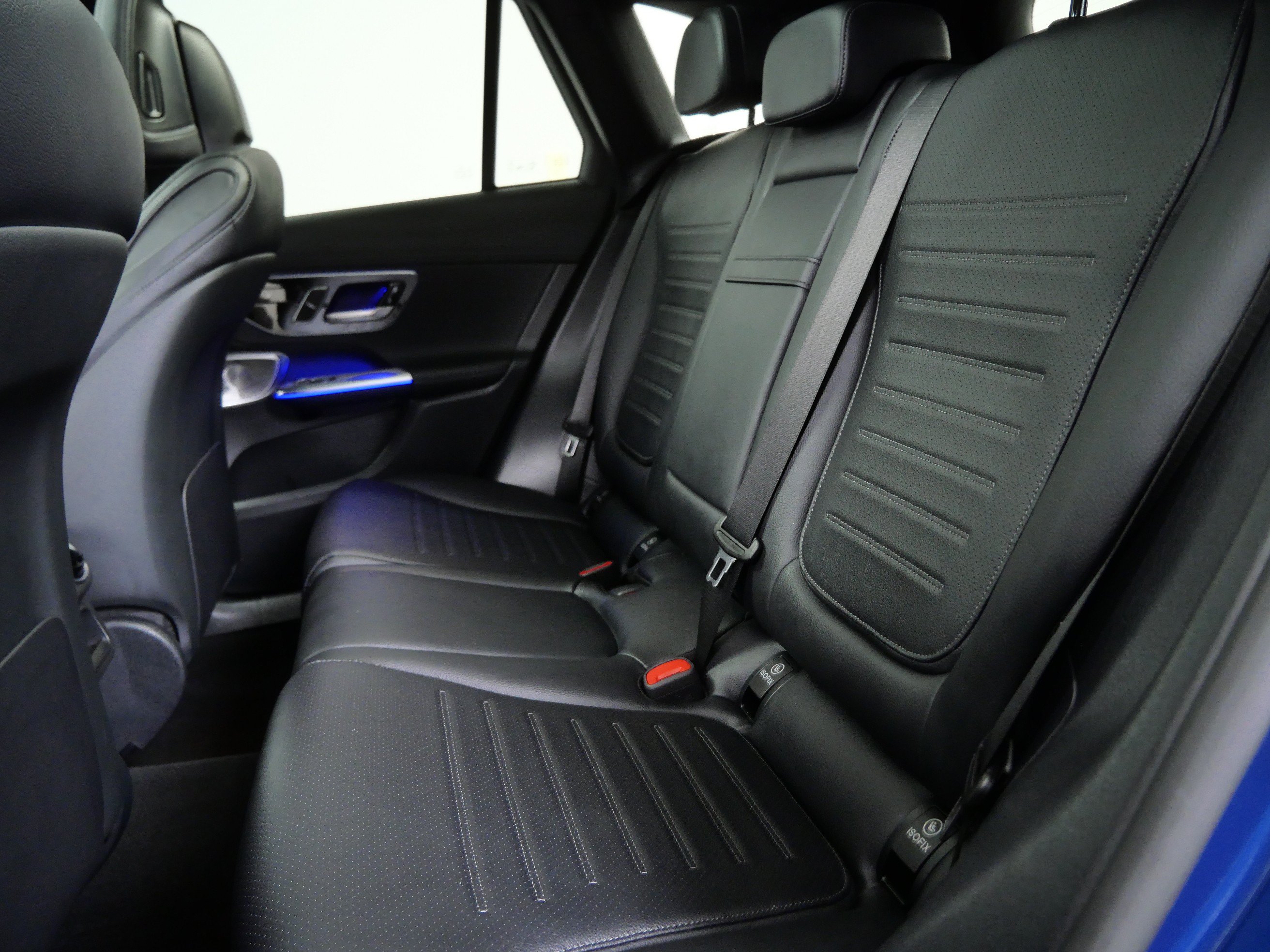 Used 2025 Mercedes-Benz GLC 300 4MATIC image 17