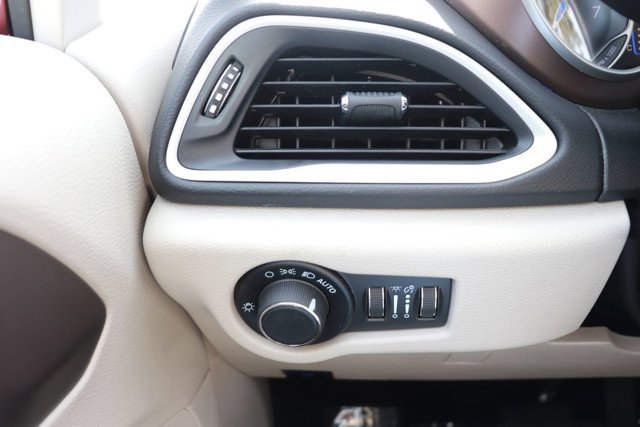 Used 2023 Chrysler Voyager LX FWD image 23