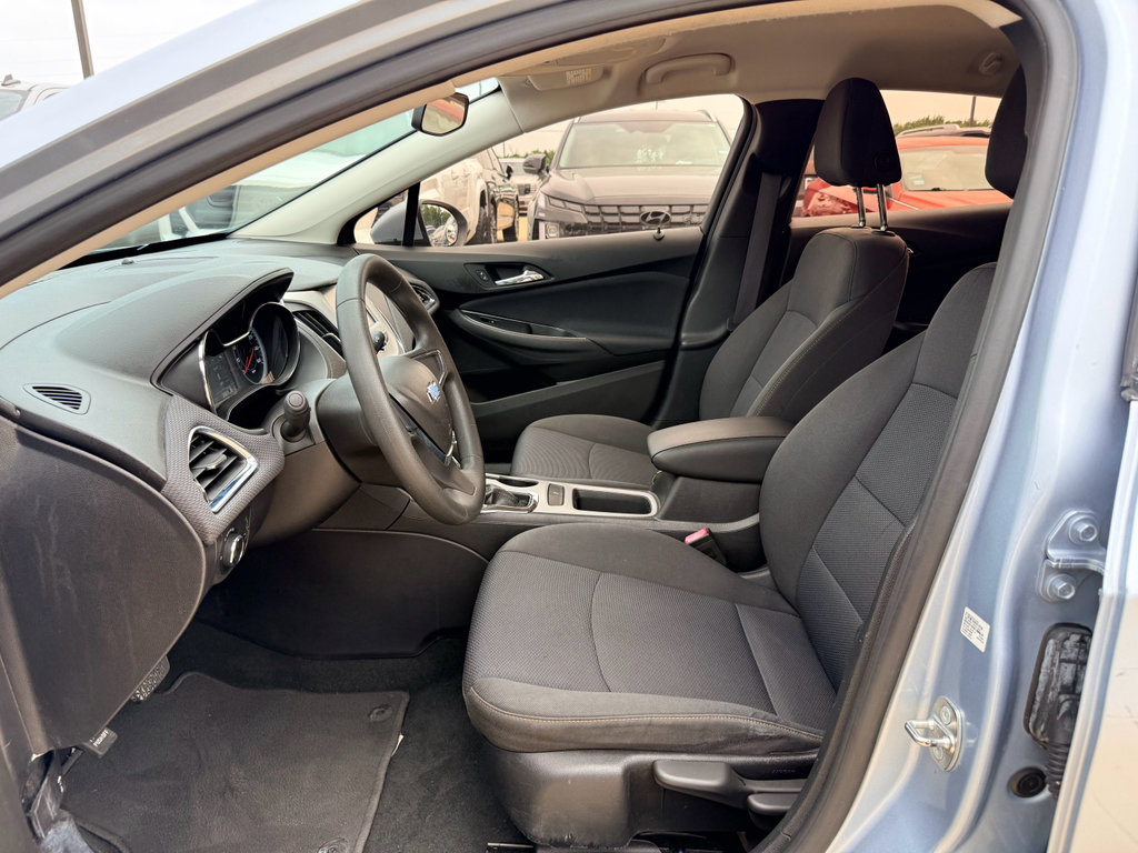 Used 2017 Chevrolet Cruze LS FWD image 8