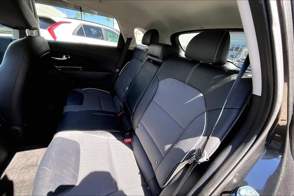 Used 2022 Kia Niro EX FWD image 17