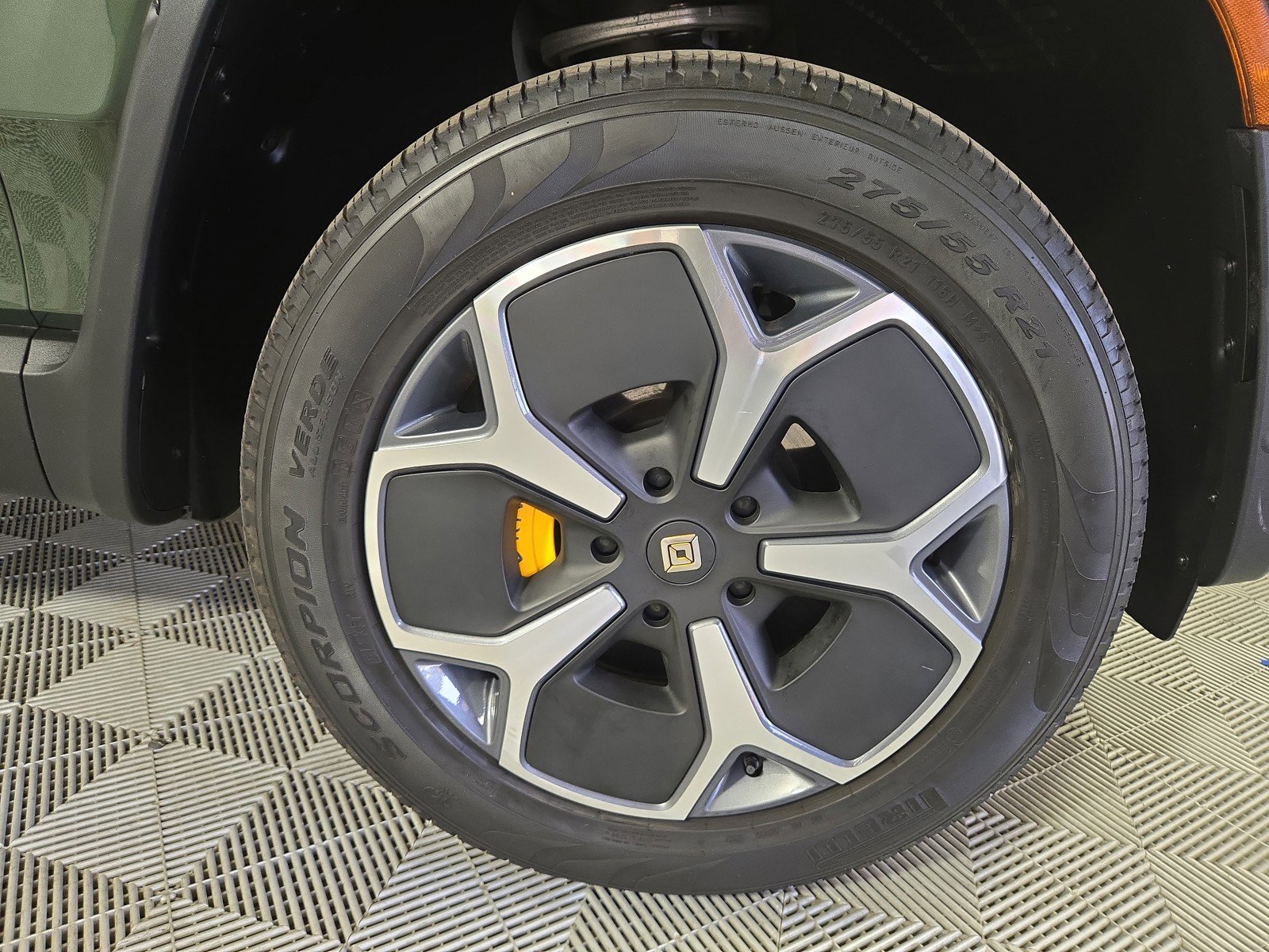 Used 2024 Rivian R1S Adventure AWD/4WD image 11