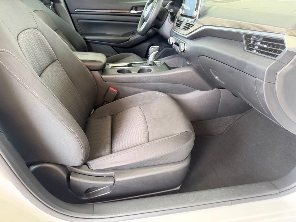 Used 2025 Nissan Altima 2.5 SV FWD image 37