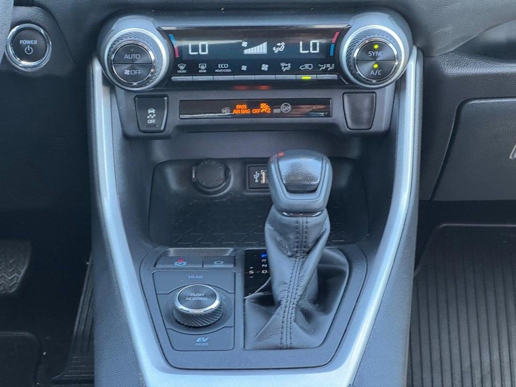 Used 2025 Toyota RAV4 XLE AWD/4WD image 16