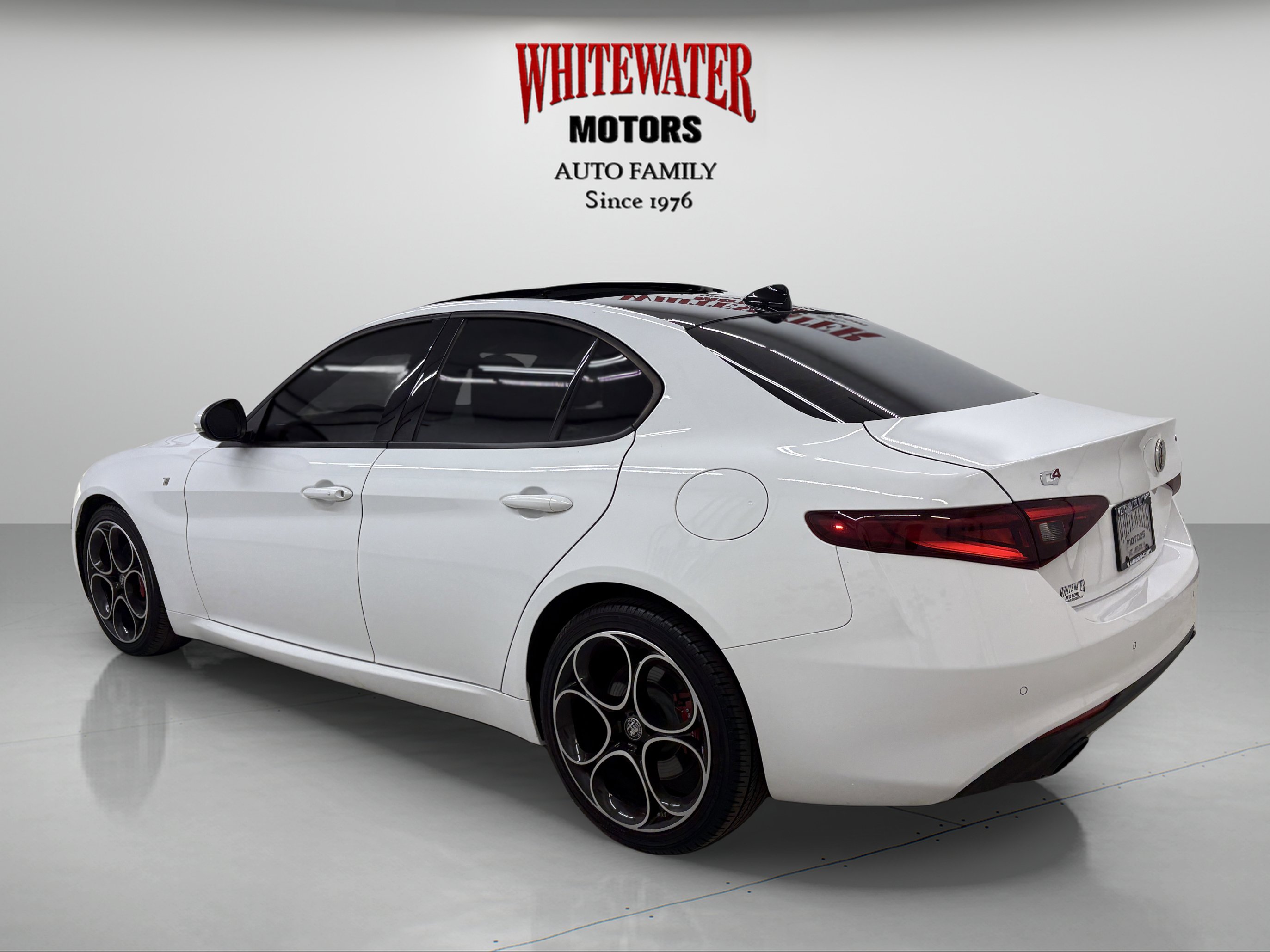 Used 2022 Alfa Romeo Giulia Ti AWD/4WD image 2