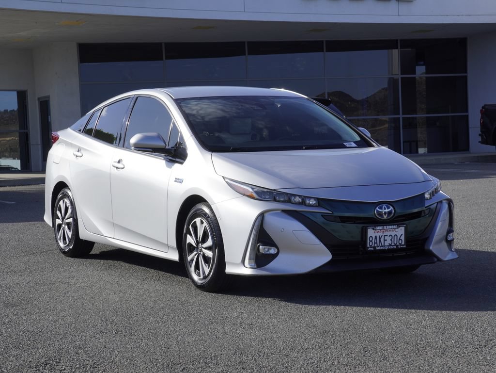 Used 2017 Toyota Prius Prime Advanced w/ Carpet Mat Package FWD image 2