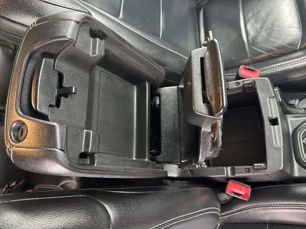 Used 2019 Jeep Wrangler Unlimited Sahara w/ Uconnect 4C Nav & Sound Group image 46