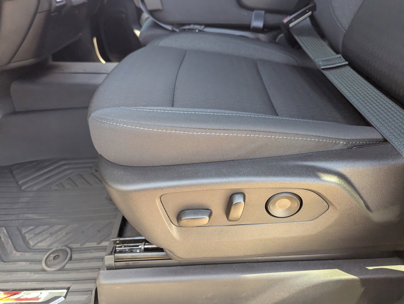 Certified 2026 Chevrolet Silverado 1500 Custom Trail Boss w/ LPO, Dark Essentials Package image 27