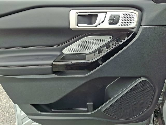Used 2023 Ford Explorer Platinum w/ Technology Package AWD/4WD image 13