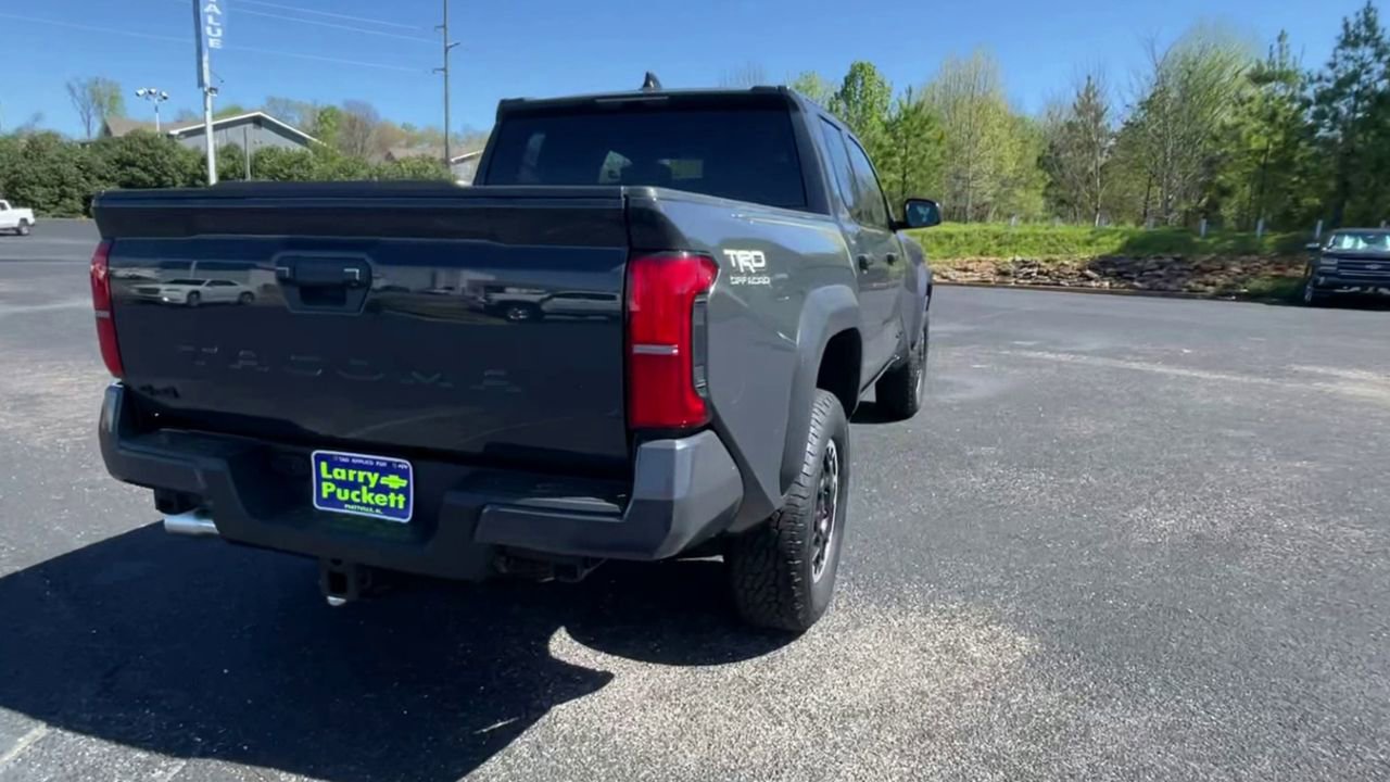 Used 2024 Toyota Tacoma TRD Off-Road AWD/4WD image 8