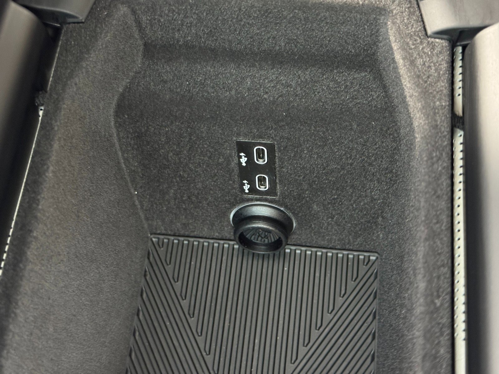 Used 2023 BMW i7 xDrive60 w/ Executive Package 2 image 39