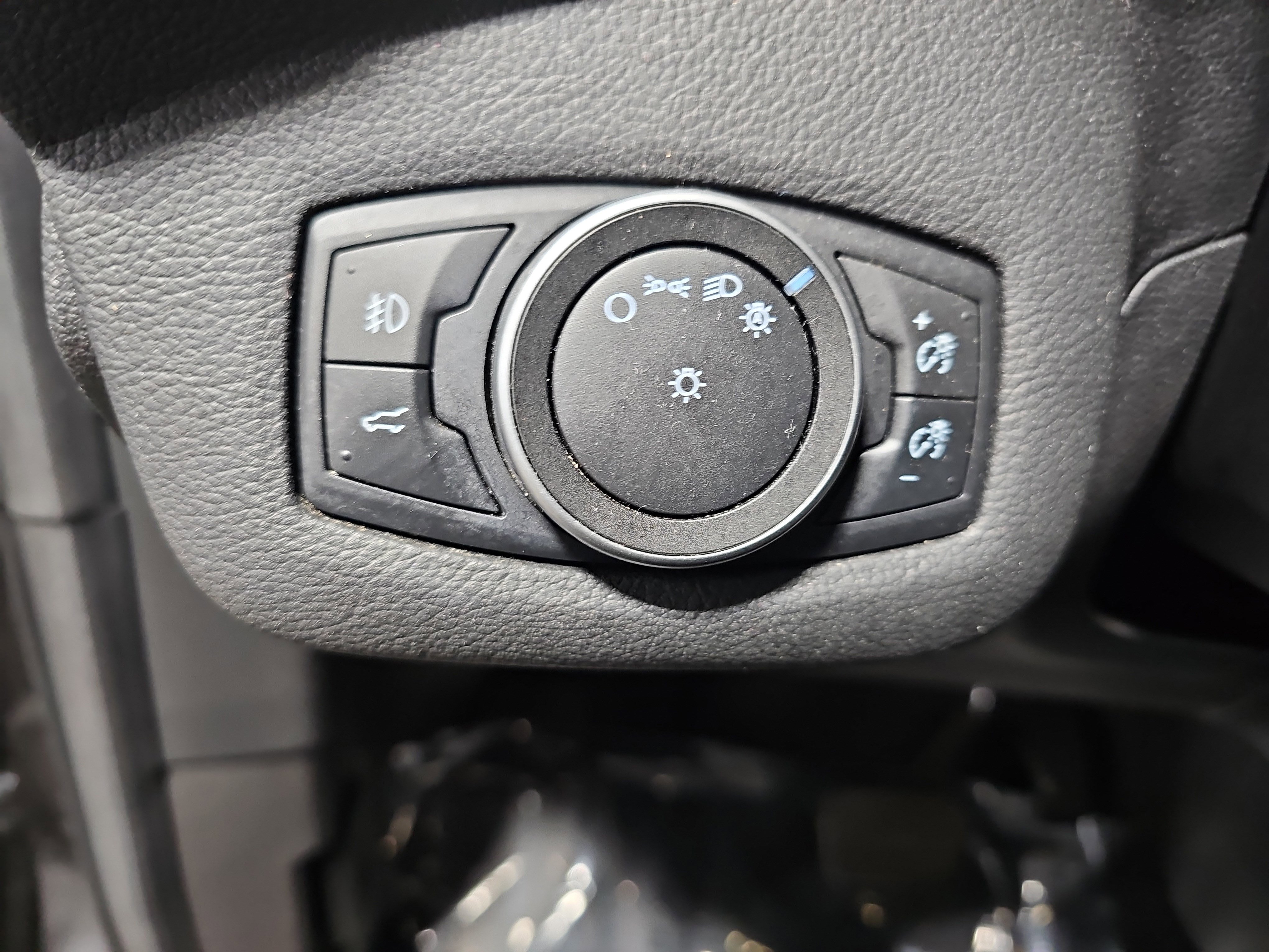 Used 2018 Ford Escape Titanium w/ Ford Safe & Smart Package AWD/4WD image 28