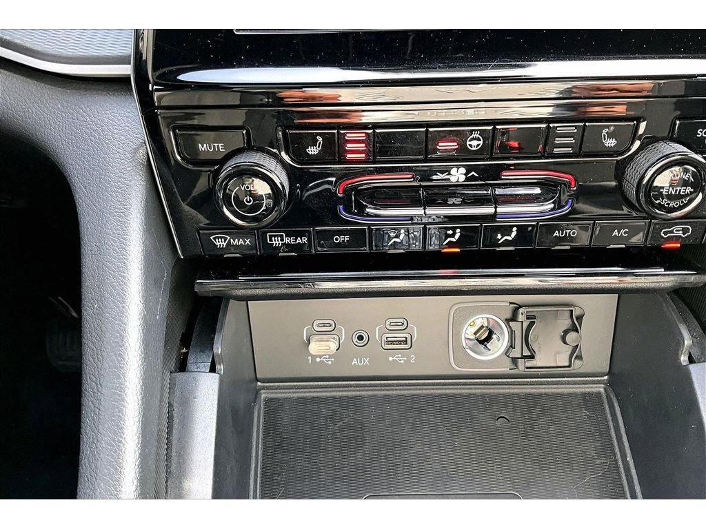 Certified 2025 Jeep Grand Cherokee Altitude image 30