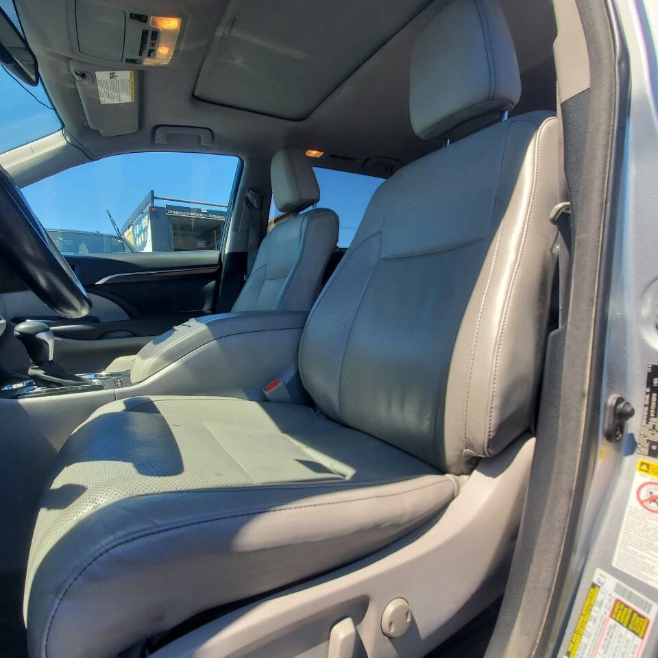 Used 2015 Toyota Highlander Limited AWD/4WD image 11