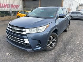 Used 2018 Toyota Highlander LE image 1
