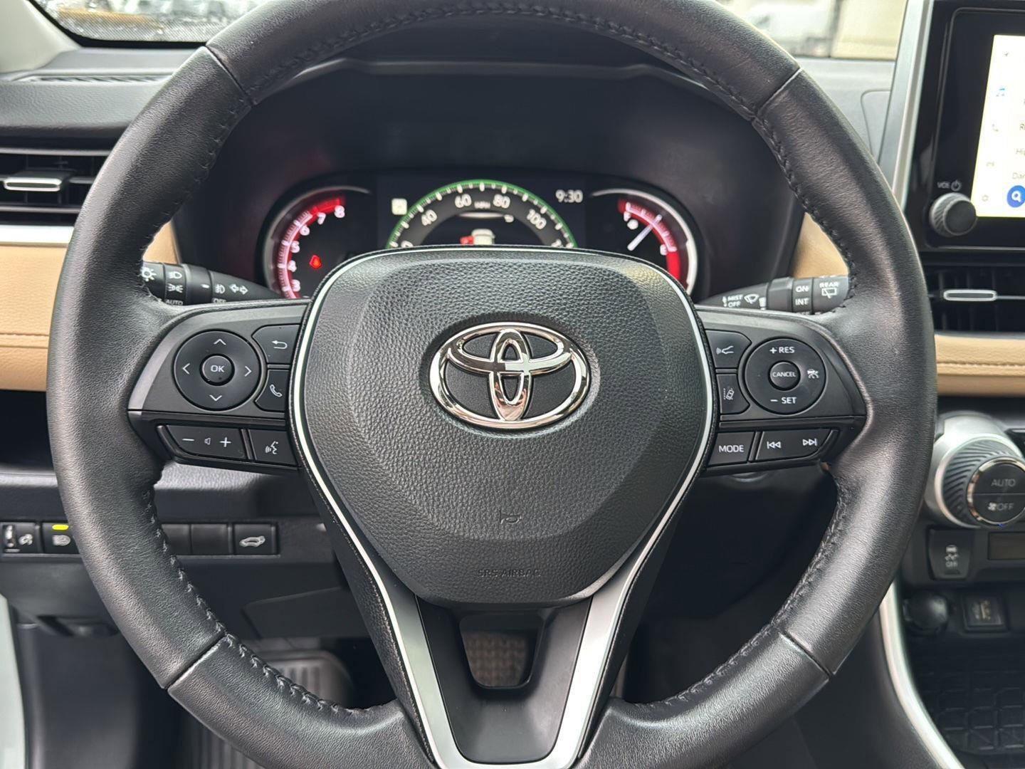 Used 2023 Toyota RAV4 XLE Premium image 17