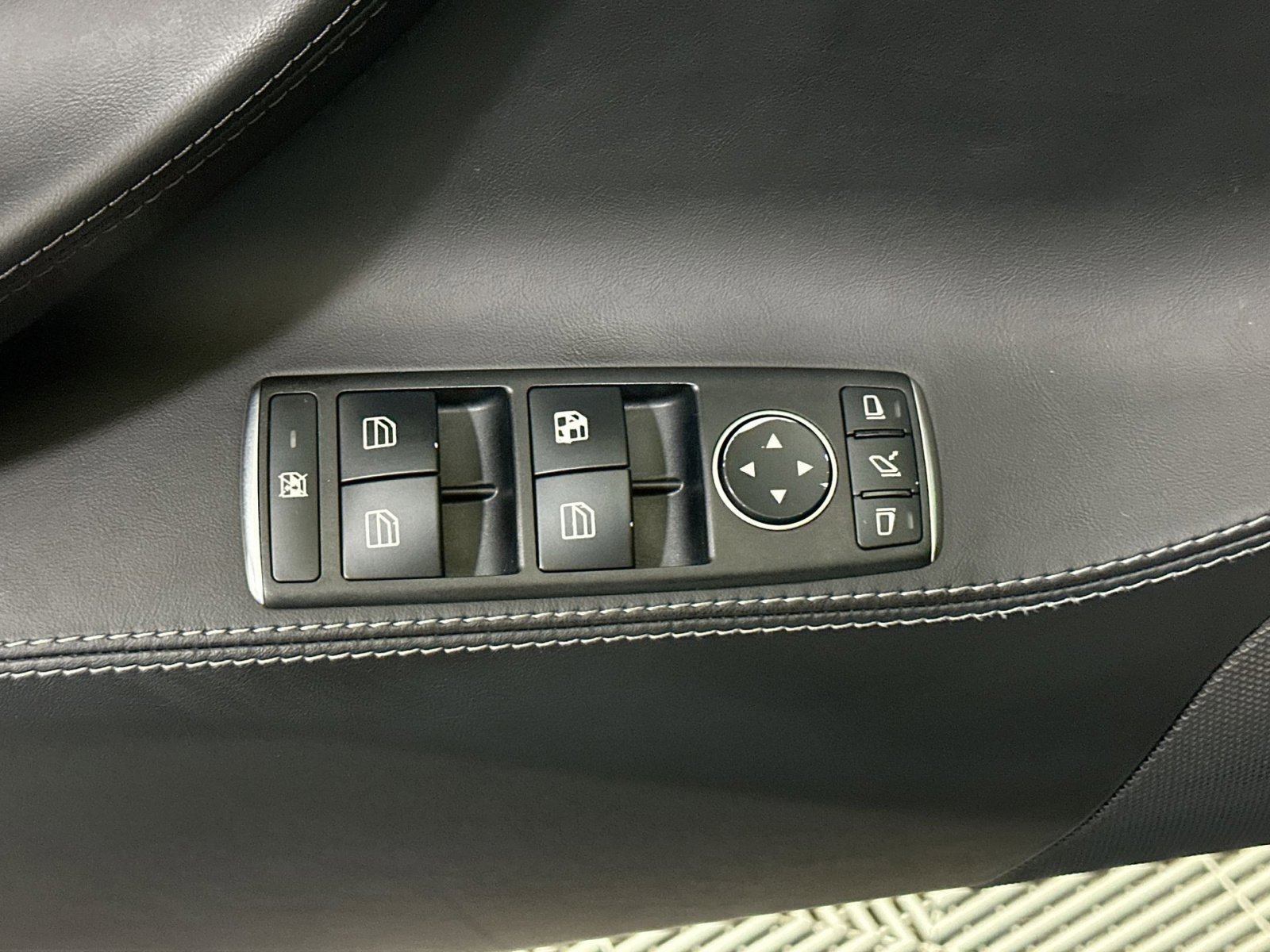 Used 2016 Tesla Model S 70 image 16