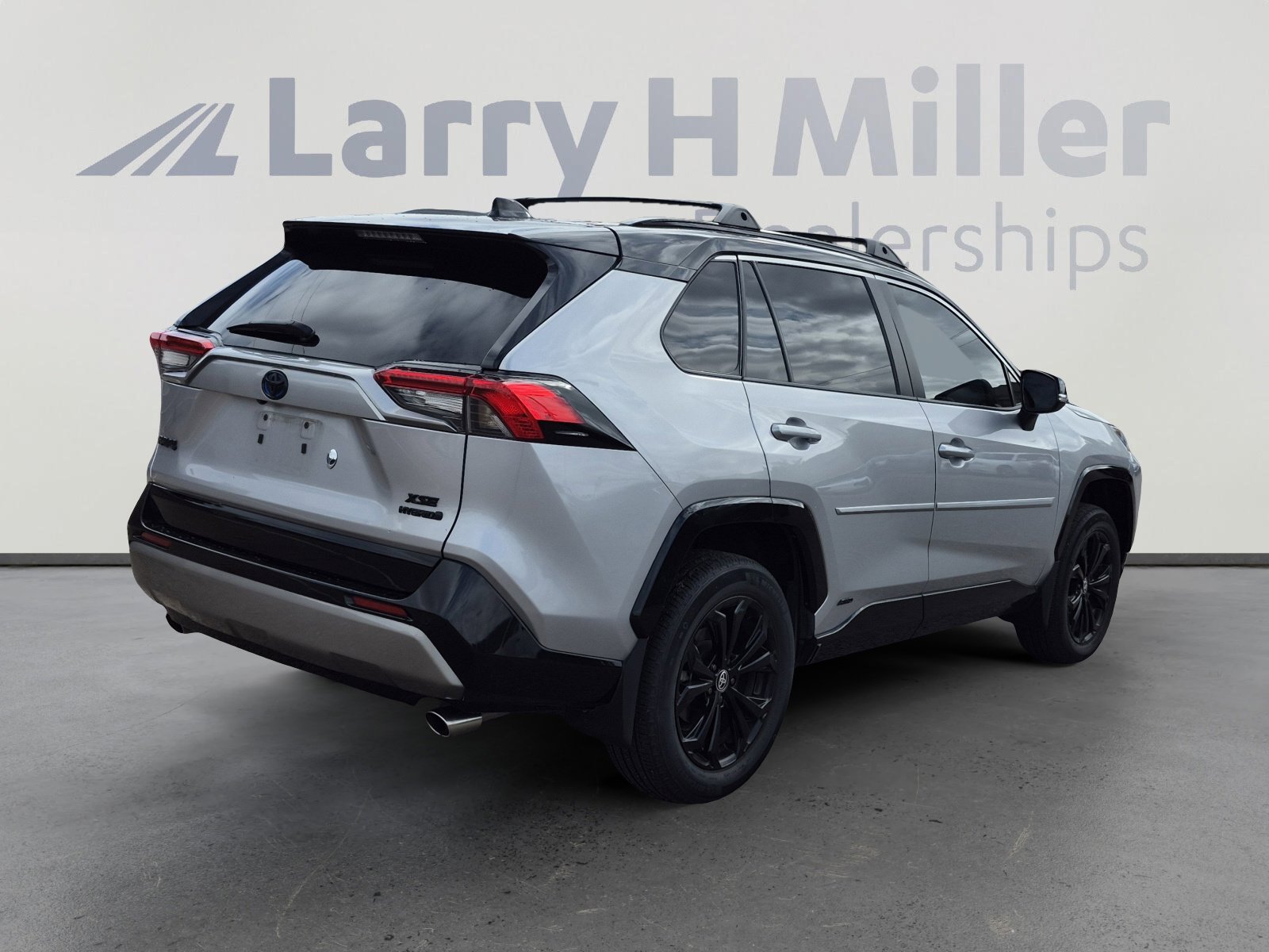 Used 2022 Toyota RAV4 XSE AWD/4WD image 5