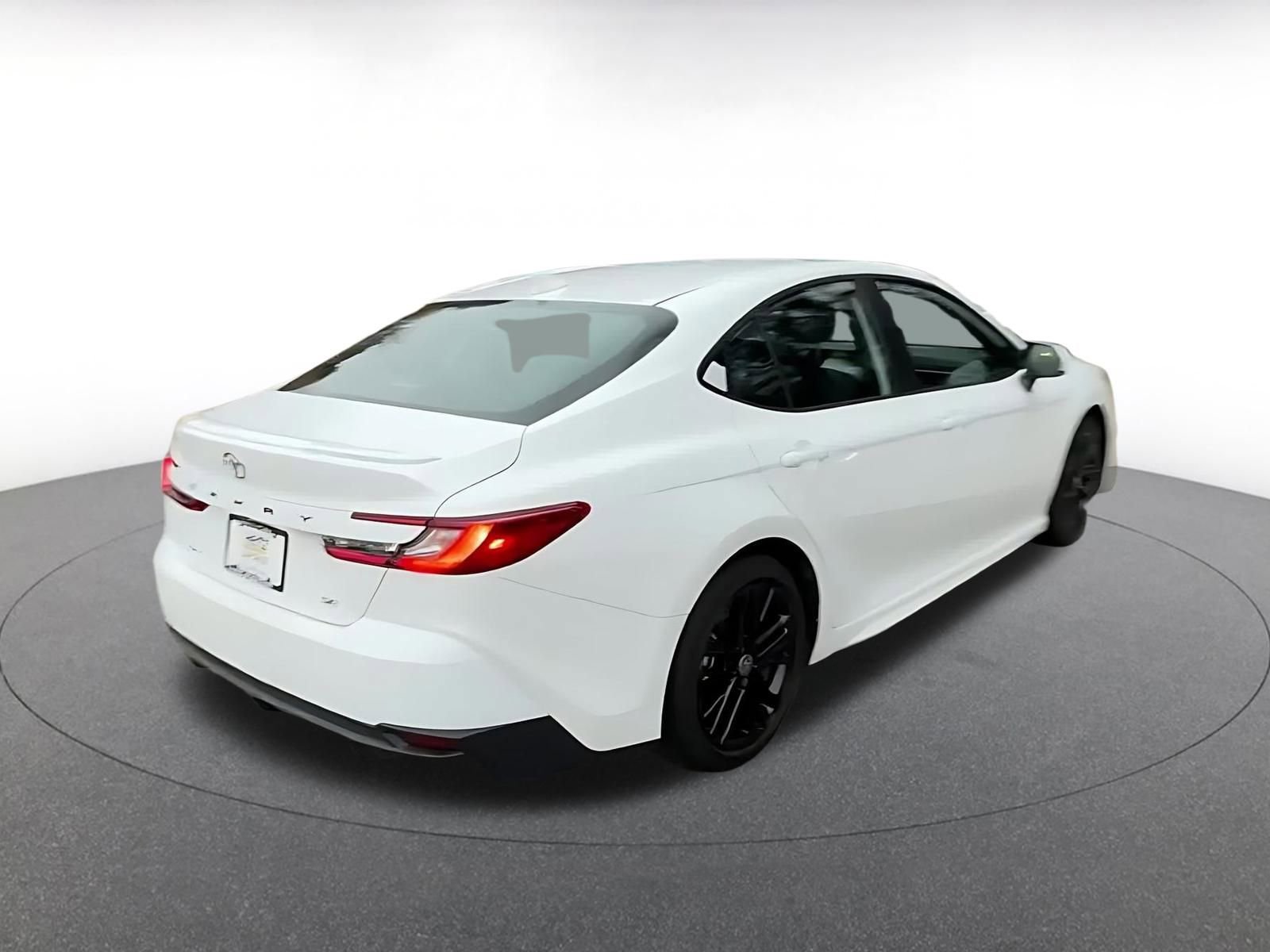 Used 2025 Toyota Camry SE image 14