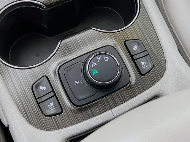 Used 2022 GMC Acadia SLT w/ Technology Package AWD/4WD image 21