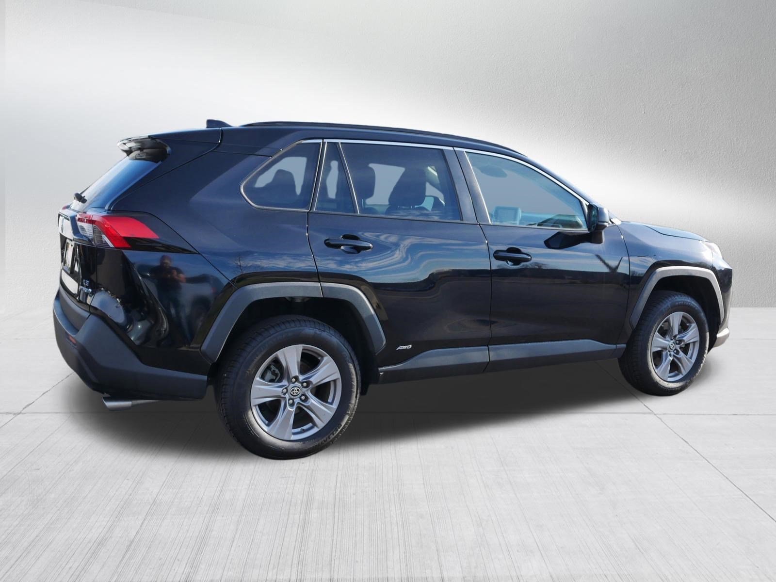 Used 2023 Toyota RAV4 LE AWD/4WD image 7
