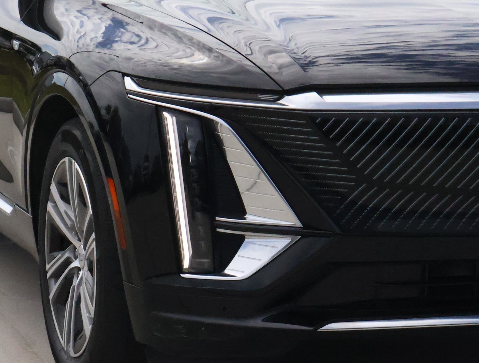 Certified 2024 Cadillac Lyriq Luxury RWD image 9