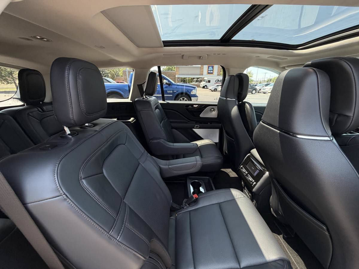 Used 2026 Lincoln Aviator Reserve AWD/4WD image 15